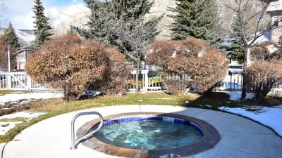 Community Hot Tub	
