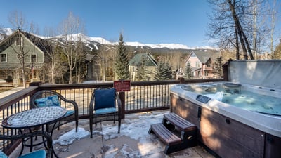 Hot Tub_Ravens Bungalow