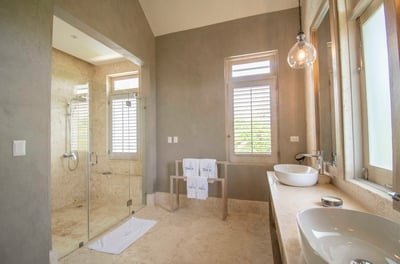 Luxury Villa Photo #26