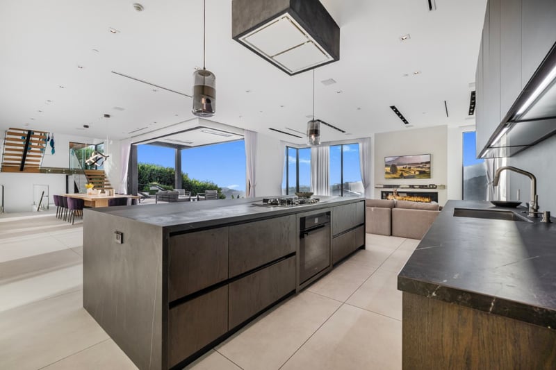 Linda Flora Modern Estate