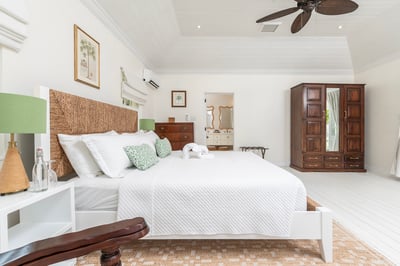 Luxury Villa Photo #22