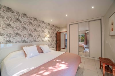 Luxury Villa Photo #18