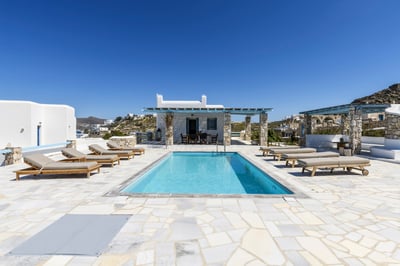 Luxury Villa Photo #3