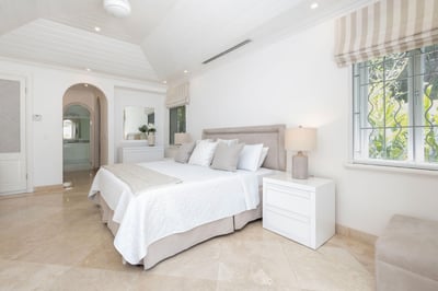 Luxury Villa Photo #19