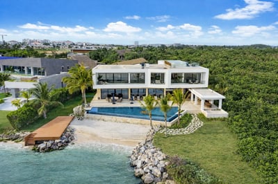 Luxury Villa Photo #2