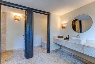 Luxury Villa Photo #49