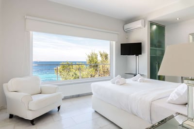 Luxury Villa Photo #15