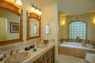 Luxury Villa Photo #24
