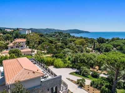 Luxury Villa Photo #17