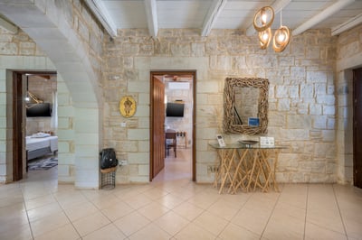 Luxury Villa Photo #41