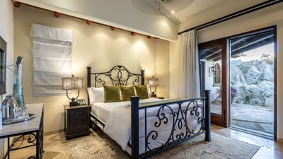 Luxury Villa Photo #40