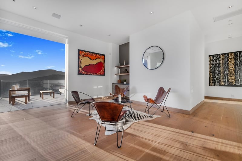 Linda Flora Modern Estate