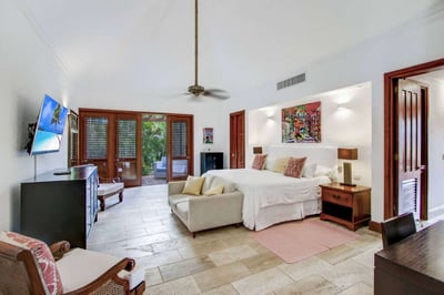 Luxury Villa Photo #28