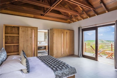 Luxury Villa Photo #30