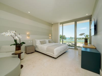 Large luxury villa with full staff and ocean views