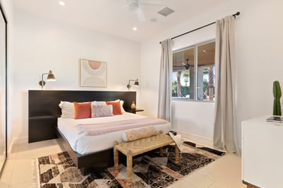 Mojave with shared hallway bathroom