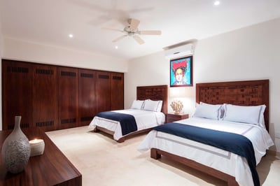 Luxury Villa Photo #26