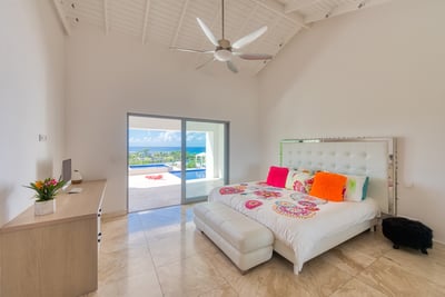 Luxury Villa Photo #18