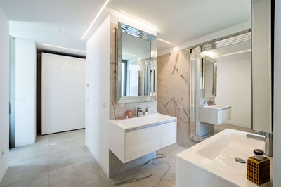 Luxury Villa Photo #25