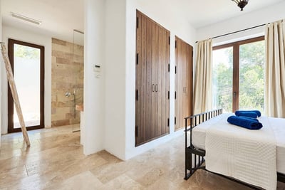 Luxury Villa Photo #22