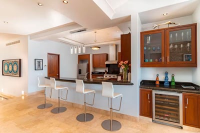 Luxury Villa Photo #17