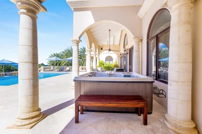 Luxury Villa Photo #16