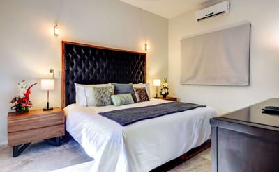 Luxury Villa Photo #26