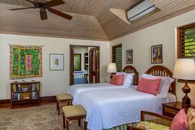 Luxury Villa Photo #16