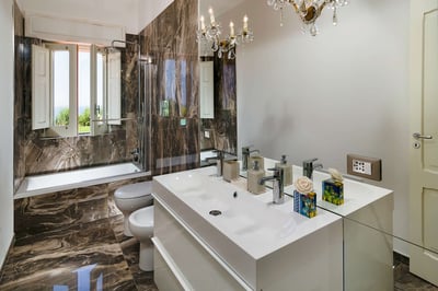 Luxury Villa Photo #49