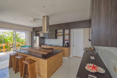 Luxury Villa Photo #18