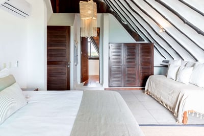 Luxury Villa Photo #38