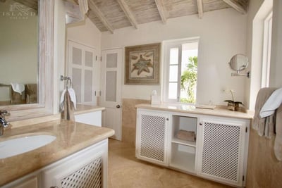 Luxury Villa Photo #9