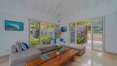 Luxury Villa Photo #18