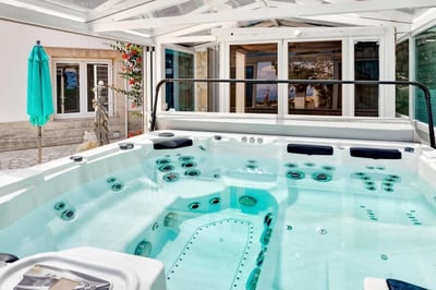 Luxury Villa Photo #6