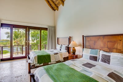 Luxury Villa Photo #43