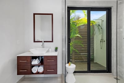 Luxury Villa Photo #24