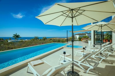 Luxury Villa Photo #7