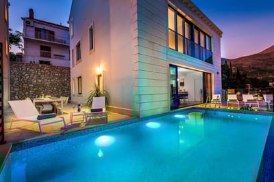 Luxury Villa Photo #4