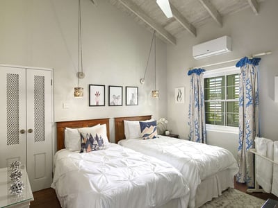 Luxury Villa Photo #13