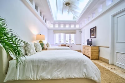 Luxury Villa Photo #31