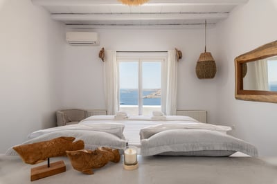 Luxury Villa Photo #35