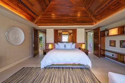 Luxury Villa Photo #60