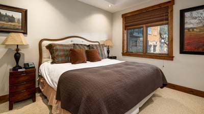 Junior suite with king bed and ensuite