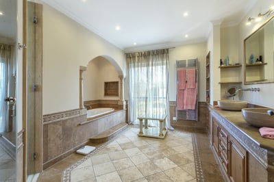 Luxury Villa Photo #28
