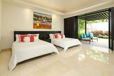 Luxury Villa Photo #38