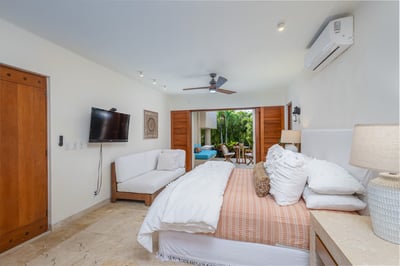 Luxury Villa Photo #49