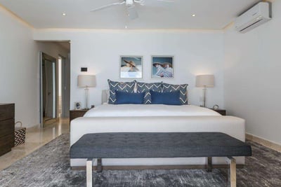 Luxury Villa Photo #30