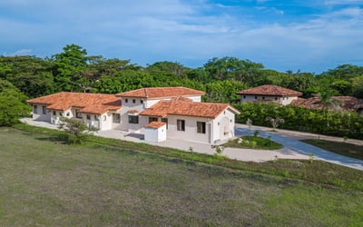 Luxury Villa Photo #36