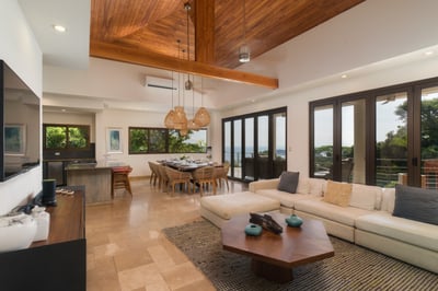 Luxury Villa Photo #18