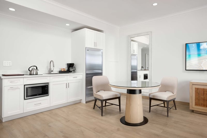 Deluxe 1 BDM Oceanfront Suite at Alexandra Resort